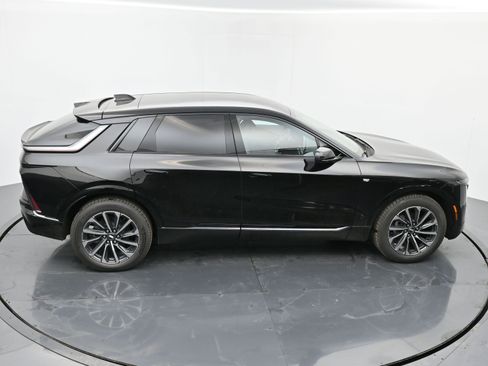 New 2025 Cadillac Lyriq Sport RWD image 28