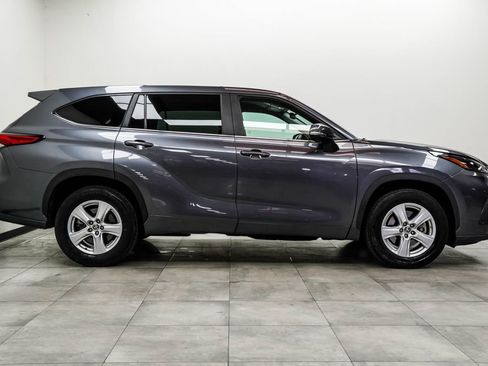 Used 2023 Toyota Highlander L FWD image 10