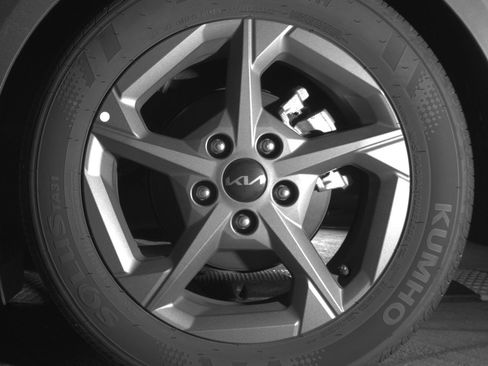 Used 2025 Kia K4 LXS image 14