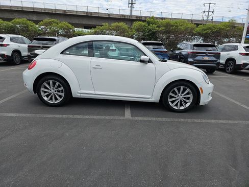 Used 2015 Volkswagen Beetle TDI FWD image 4