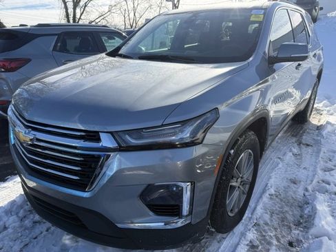 Used 2023 Chevrolet Traverse LT image 1