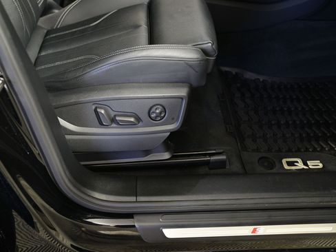 Certified 2025 Audi Q5 e Premium Plus image 12