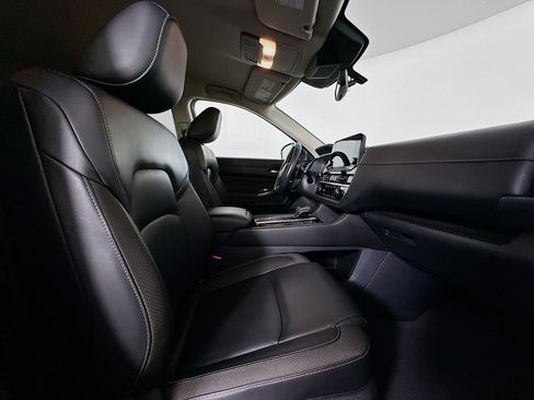 Used 2025 Nissan Pathfinder SL image 33