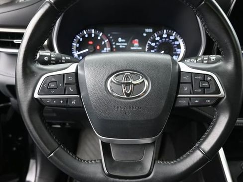 Used 2023 Toyota Highlander XLE AWD/4WD image 21