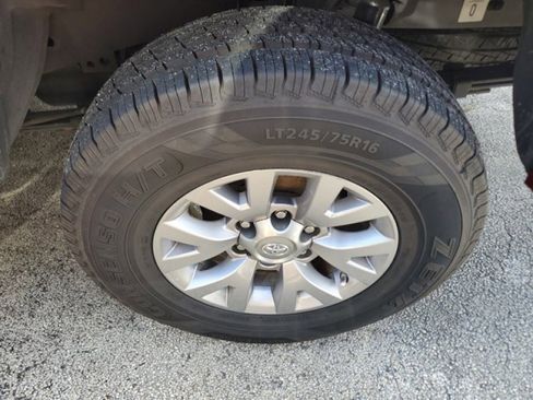 Used 2018 Toyota Tacoma SR5 image 4