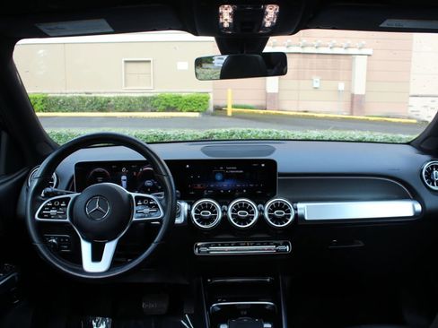 Used 2021 Mercedes-Benz GLB 250 4MATIC image 13