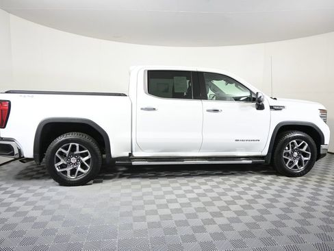 Used 2022 GMC Sierra 1500 SLT w/ SLT Convenience Package AWD/4WD image 8