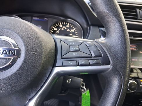 Used 2018 Nissan Rogue S image 19