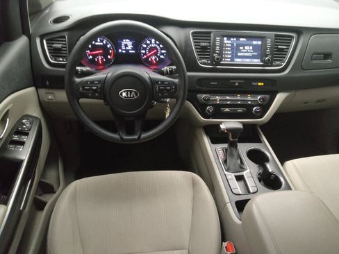 Used 2021 Kia Sedona LX FWD image 22