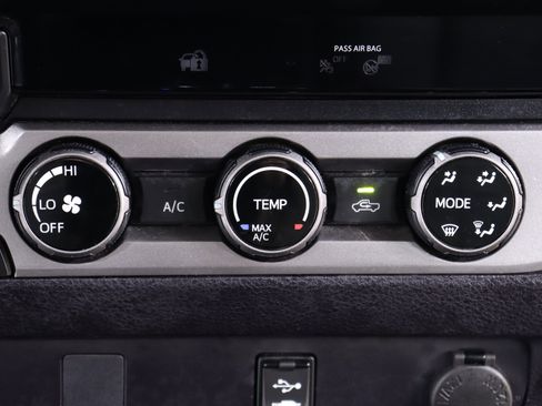 Used 2018 Toyota Tacoma SR image 13