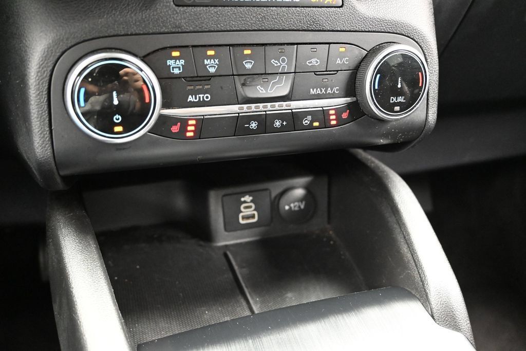 Certified 2025 Ford Escape ST-Line Select AWD/4WD image 32