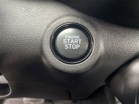 Used 2022 Hyundai Venue Limited image 16