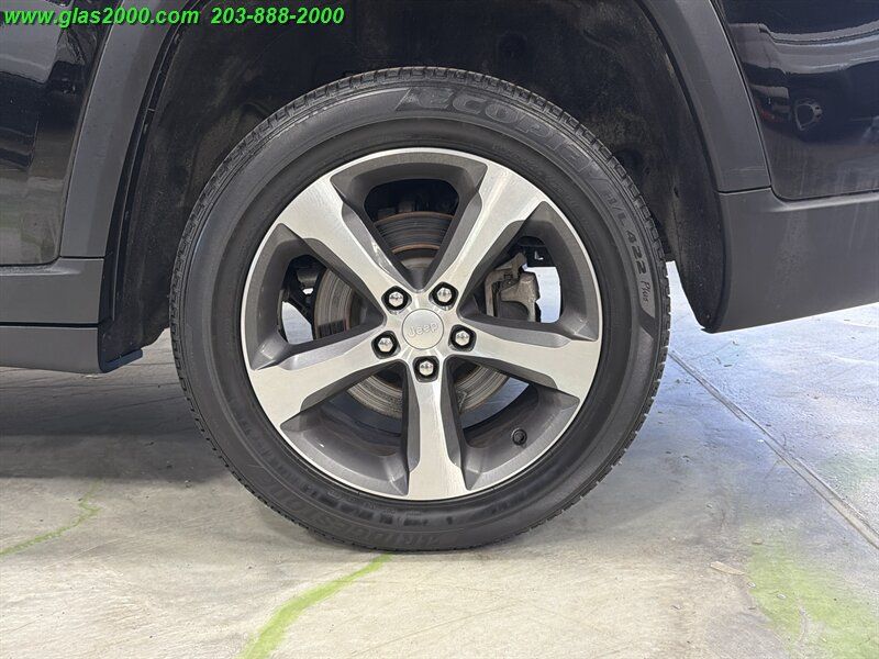 Used 2023 Jeep Grand Cherokee L Limited AWD/4WD image 22