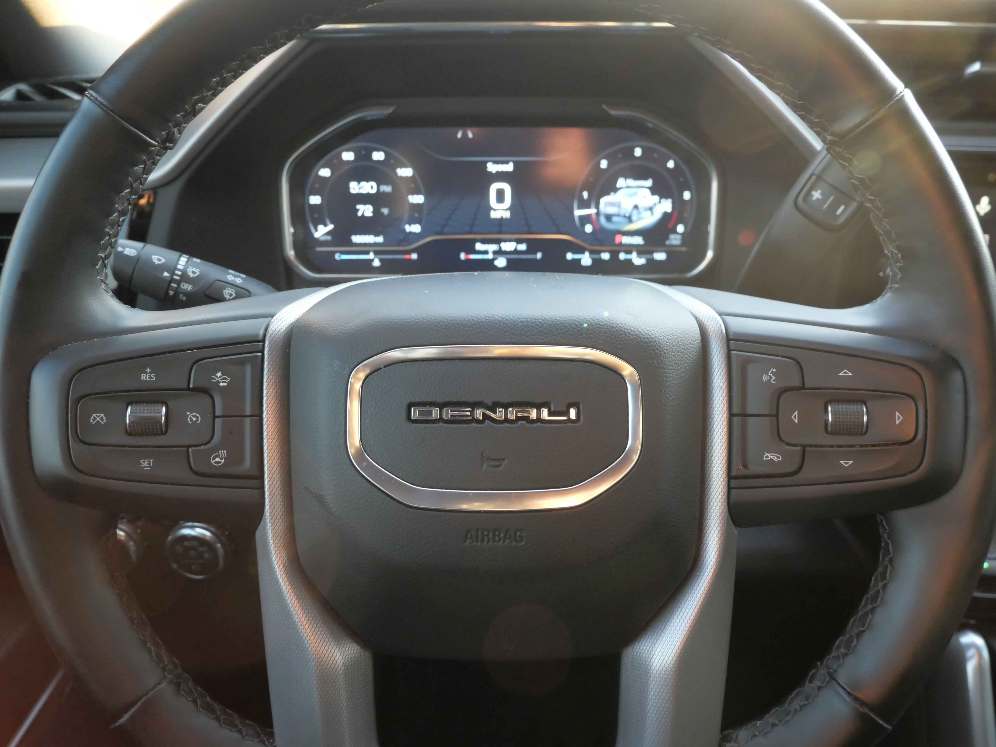 Used 2025 GMC Sierra 2500 Denali w/ Denali Reserve Package AWD/4WD image 17