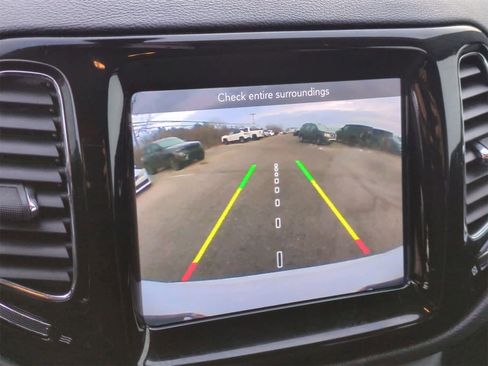 Certified 2018 Jeep Compass Limited image 29