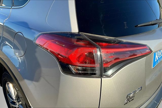 Used 2018 Toyota RAV4 XLE AWD/4WD image 21