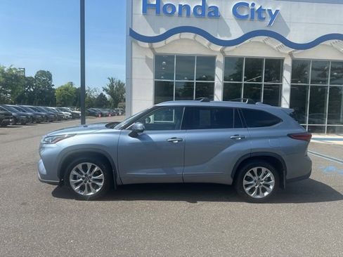 Used 2022 Toyota Highlander Limited AWD/4WD image 5