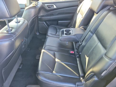Used 2019 Nissan Pathfinder SL image 12