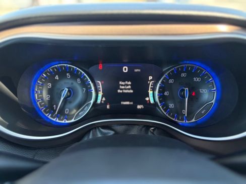 Used 2018 Chrysler Pacifica Touring-L Plus FWD image 37
