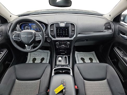 Used 2023 Chrysler 300 Touring RWD image 10