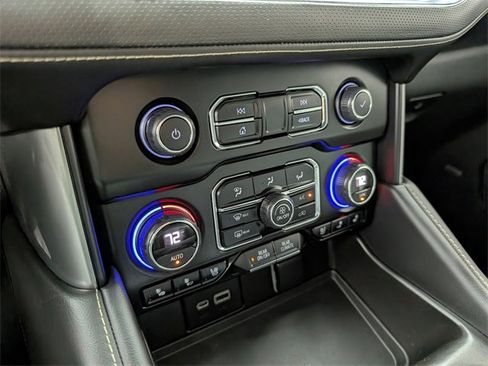 Used 2023 Chevrolet Suburban Premier image 30