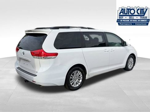 Used 2014 Toyota Sienna XLE FWD image 18