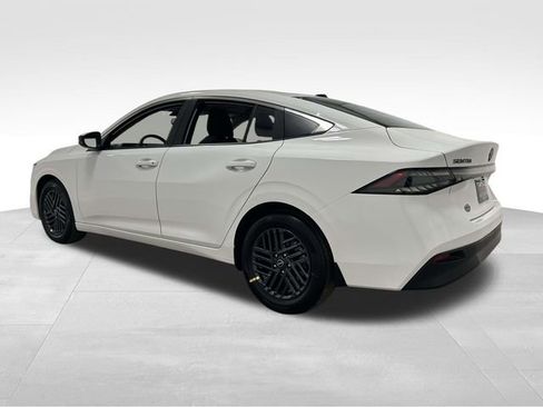New 2026 Nissan Sentra SV FWD image 4