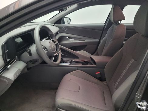 Used 2024 Hyundai Elantra SE FWD image 17
