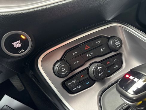 Used 2022 Dodge Challenger GT image 17