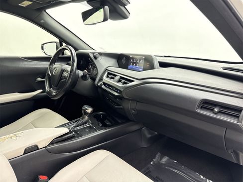 Used 2019 Lexus UX 200 w/ Premium Package image 34