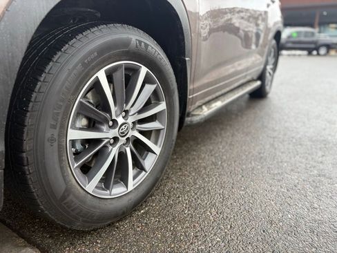 Used 2018 Toyota Highlander XLE image 13