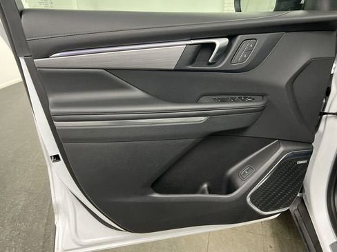 Certified 2025 Buick Enclave Preferred image 22