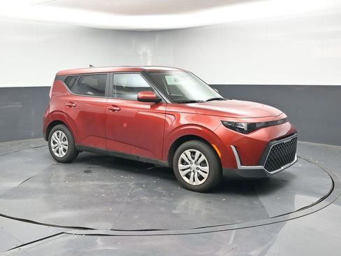 Used 2025 Kia Soul LX image 7