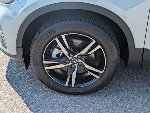 Used 2024 Volvo XC40 B5 Core image 14