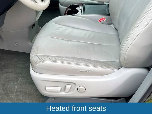 Used 2014 Toyota Sienna XLE image 23