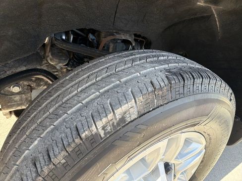 Used 2024 Chevrolet Silverado 2500 LT image 24