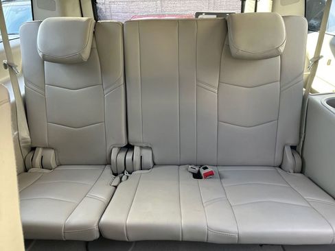 Used 2019 Cadillac Escalade ESV Luxury image 7