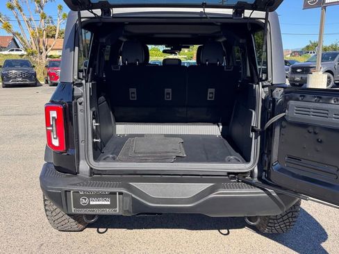 Used 2025 Ford Bronco Badlands image 13