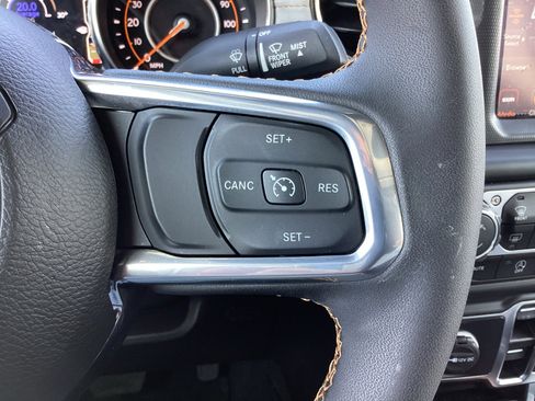 Used 2023 Jeep Gladiator Overland image 20