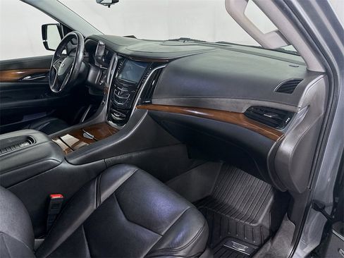 Used 2019 Cadillac Escalade Premium Luxury w/ Escalade Sport Edition image 31