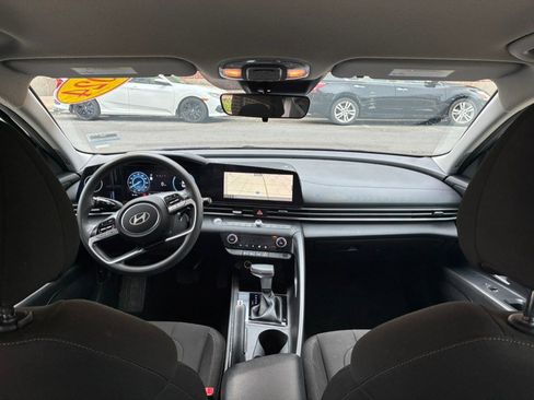 Used 2024 Hyundai Elantra SEL FWD image 17