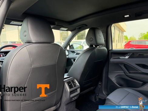 Used 2025 Volkswagen Tiguan SE R-Line image 11