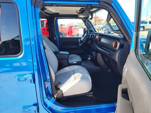Used 2022 Jeep Gladiator Mojave w/ Cold Weather Group AWD/4WD image 28