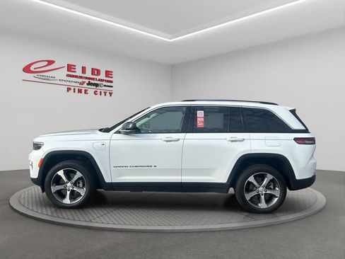 Used 2022 Jeep Grand Cherokee Limited 4xe w/ Luxury Tech Group II AWD/4WD image 6