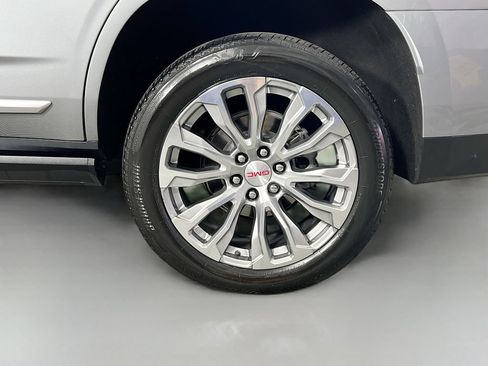 Used 2024 GMC Yukon Denali w/ Advanced Technology Package AWD/4WD image 35
