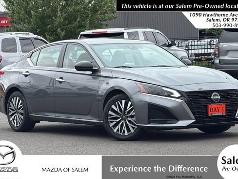Used 2024 Nissan Altima 2.5 SV FWD image 1