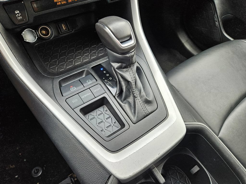 Used 2022 Toyota RAV4 XLE Premium FWD image 29