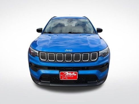 Used 2022 Jeep Compass Latitude w/ Sun and Sound Group AWD/4WD image 2