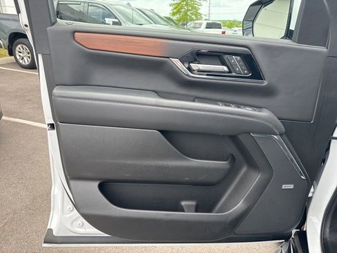 Used 2025 GMC Yukon Denali AWD/4WD image 10