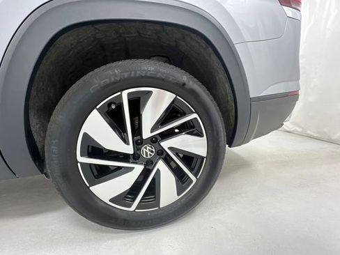 Used 2025 Volkswagen Atlas SE image 37